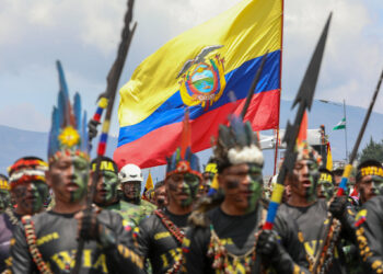 Indígenas equatorianos na cerimônia em comemoração aos 194 anos da batalha de Tarqui - Foto: Jonathan Miranda/Presidência da República
