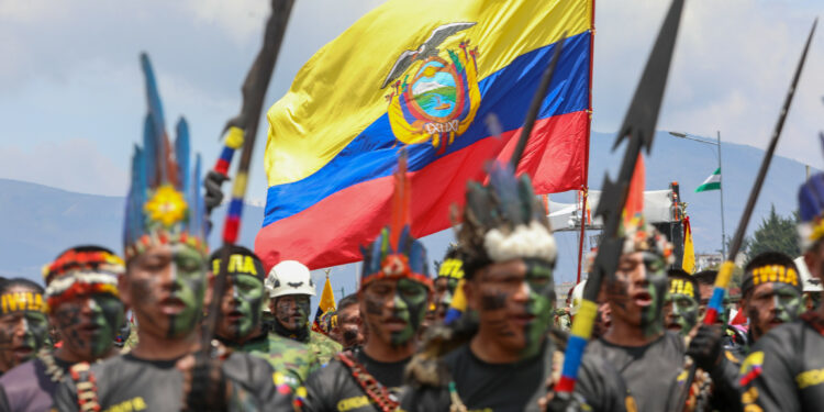 Indígenas equatorianos na cerimônia em comemoração aos 194 anos da batalha de Tarqui - Foto: Jonathan Miranda/Presidência da República