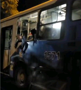 Ônibus do transporte público de Campinas é alvo de vandalismo