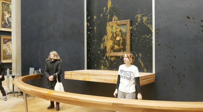 A obra de Leonardo Da Vinco é protegida por um vidro blindado. Foto: Reprodução