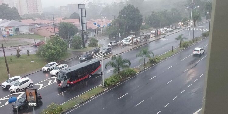Região de Campinas recebe alerta da Defesa Civil para ocorrência de fortes chuvas e ventos. Foto: Leandro Ferreira/Hora Campinas
