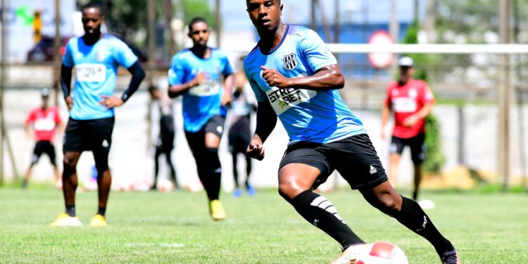Iago Dias, de 30 anos, disputou a última Série B pelo Londrina. Foto: Marcos Ribolli/PontePress