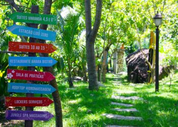 Jardins da Reserva Ilhabela levam hóspedes a outros setores da pousada. Fotos: Reginaldo Pupo/Divulgação