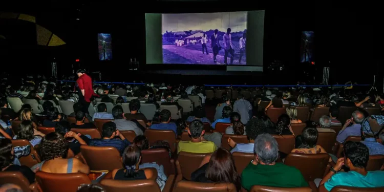 A cota de tela no cinema para filmes brasileiros tinha terminado em 2021 e agora foi recriada Foto: Renato Araújo/Agência Brasil