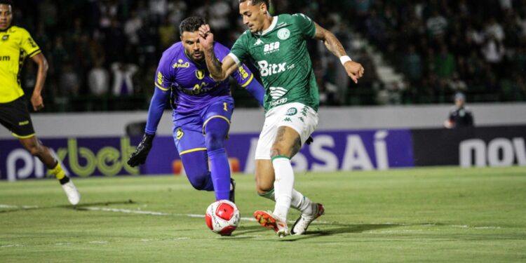 O atacante Derek: “Infelizmente não saímos com a vitória. Tivemos volume, mas não conseguimos concluir a gol” Foto: Raphael Silvestre/Guarani FC