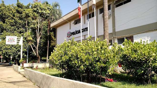 Polícia procura suspeito de matar namorado da mãe a golpes de barra de ferro