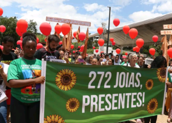 Ato lembra tragédia: famílias das vítimas contabilizam 272 mortes, levando em conta que duas mulheres estava grávidas - Foto: Tânia Rêgo/Agência Brasil