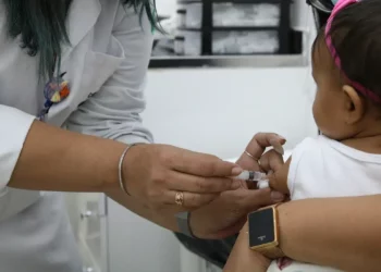 As vacinas oferecidas pelo Programa Nacional de Imunizações são um direito das crianças e adolescentes, afirma a SMCC Foto: Rovena Rosa/Agência Brasil