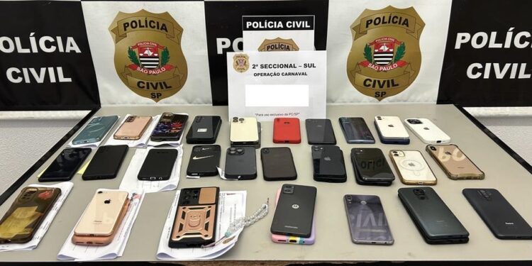 Celulares furtados recuperados pela PM de São Paulo. Foto: Divulgação