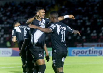 Macaca não tomou conhecimento do Botafogo e sapecou 3 a 0: Jeh e Iago Dias comemoram. Foto:  Gabriel Cordeiro/PontePress