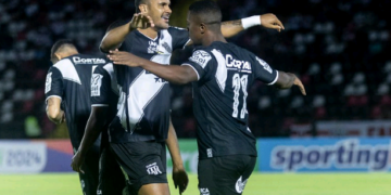 Macaca não tomou conhecimento do Botafogo e sapecou 3 a 0: Jeh e Iago Dias comemoram. Foto:  Gabriel Cordeiro/PontePress