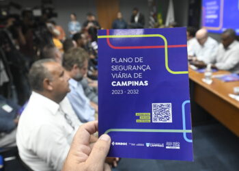 Um decreto que institui o compromisso para reduzir mortes e lesões nas vias urbanas e rodovias foi assinado nesta sexta. Foto: Rogério Capela/PMC