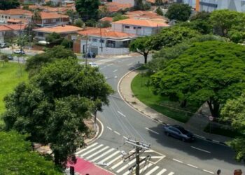 O trânsito intenso na região da Praça Tiro de Guerra é resultado da confluência de várias avenidas. Foto: Hora Campinas