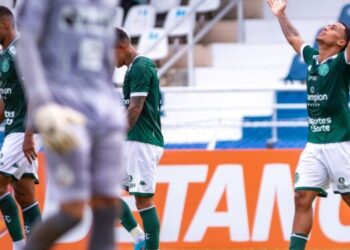Bruninho comemora um dos gols da partida disputada em Sorocaba no ano passado Foto: Divulgação/Guarani FC