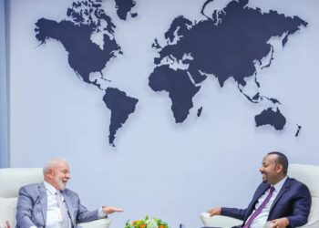 Lula, ao lado do primeiro-ministro da Etiópia, Abiy Ahmed: na tribuna, brasileiro celebrou a presença da União Africana como membro pleno do G20, mas defendeu a inclusão de mais países do continente como membros plenos - Foto: Ricardo Stuckert/PR