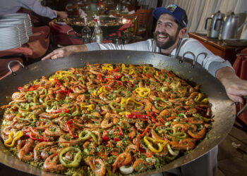 Festa da Paella do Vila Paraíso: comidas preparadas pelo Chef Ricardo Barreira. Foto: Rogerio Albuquerque/Divulgação