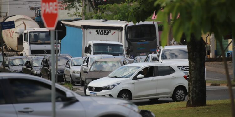 Rotatória da UPA recebe intense fluxo de veículos nos horários da manhã e tarde - Fotos: Gustavo Abdel/Hora Campinas