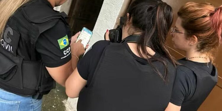 Polícia Civil cumpriu mandado de buscas na casa do suspeito na manhã desta quinta-feira Foto: Polícia Civil/Divulgação