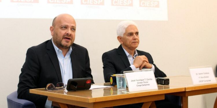 José Henrique Toledo Corrêa (Diretor) e Valmir Caldana (Primeiro Vice-Diretor) do Ciesp-Campinas: apresentação de dados do setor - Foto: Divulgação