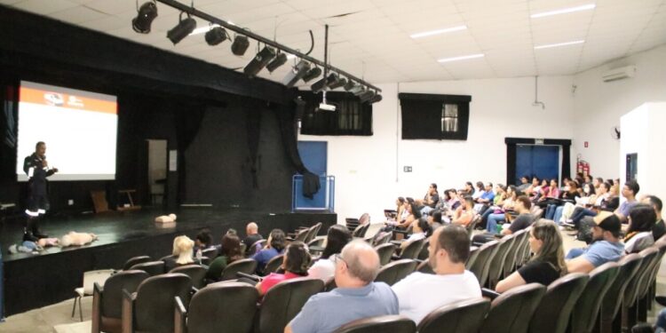 Profissionais da Educação Especial de Hortolândia recebem capacitações na área da saúde