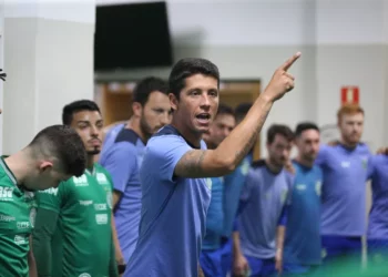 Como técnico do Guarani, um dos grandes momentos de Thiago Carpini foi a vitória no Dérbi no Paulistão de 2020: 3 a 2 de virada - Fotos: Guarani FC