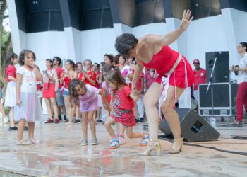 Especialistas destacam a importância das brincadeiras de carnaval no  desenvolvimento das crianças Foto: Firmino Piton/PMC
