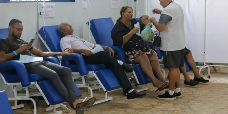 Brasil vive uma explosão dos casos de dengue e alta das infecções por covid-19 - Foto: Fabio Rodrigues - Pozzebom/Agência Brasil