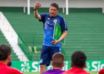 Com semana sem jogos na tabela, Claudinei Oliveira terá tempo para implantar seus conceitos no time Foto: Raphael Silvestre/Guarani FC