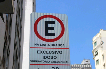 Foram 673 autuações por estacionamento em vagas reservadas a idosos, sem credencial - Foto: Divulgação