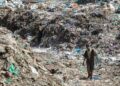 Aterro de Dandora em Nairóbi, no Quênia, onde grande parte dos resíduos do aterro é de plástico. Foto: Unep/Divulgação