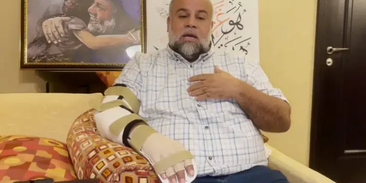 Jornalista palestino está no Catar, onde se recupera de ferimentos que sofreu em um ataque israelense - Frame da TV Al Jazeera/Divulgação