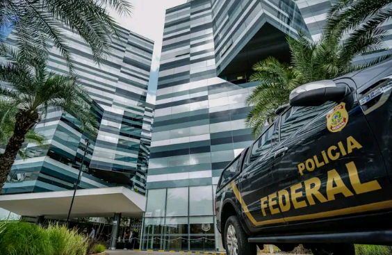 Bolsonaro fica em silêncio em depoimento à PF sobre golpe de Estado