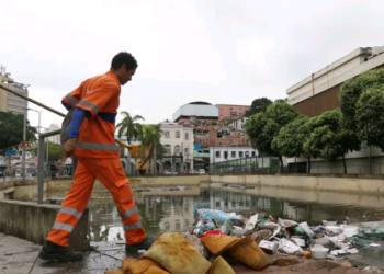 Serviços de coleta de lixo, direta ou indireta, beneficiavam 90,9% dos brasileiros em 2022, aponta IBGE - Foto: Tânia Rego/Agência Brasil