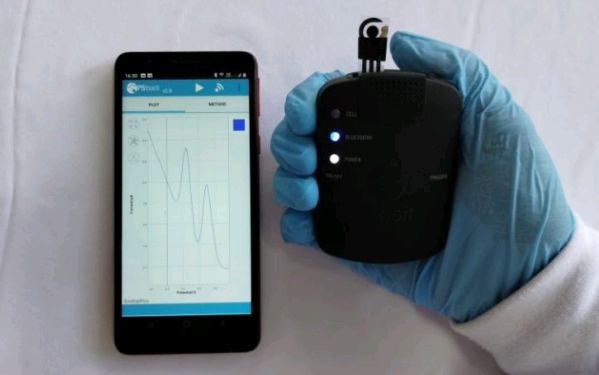 Autoteste rápido de biomarcadores urinários com sensor sustentável, sem fio e portátil para diagnóstico da condição de saúde - Foto: Divulgação/ Governo SP