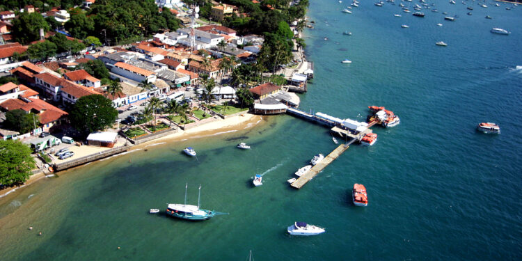 Ilhabela possui pouco mais de 40 praias distribuídas ao longo de seus 128 quilômetros de costa. Fotos: Reginaldo Pupo/Divulgação