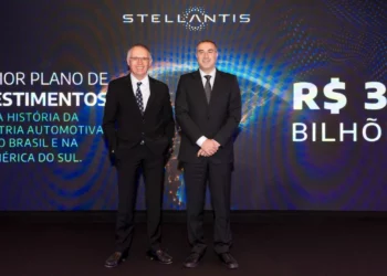 Executivos durante anúncio do investimento recorde da Stellantis. Foto: Divulgação