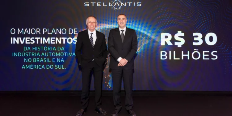 Executivos durante anúncio do investimento recorde da Stellantis. Foto: Divulgação