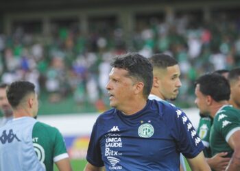 Claudinei Oliveira:  “Já assumi várias equipes ameaçadas pelo rebaixamento e conseguimos escapar”. Fotos:  Raphael Silvestre/Guarani FC