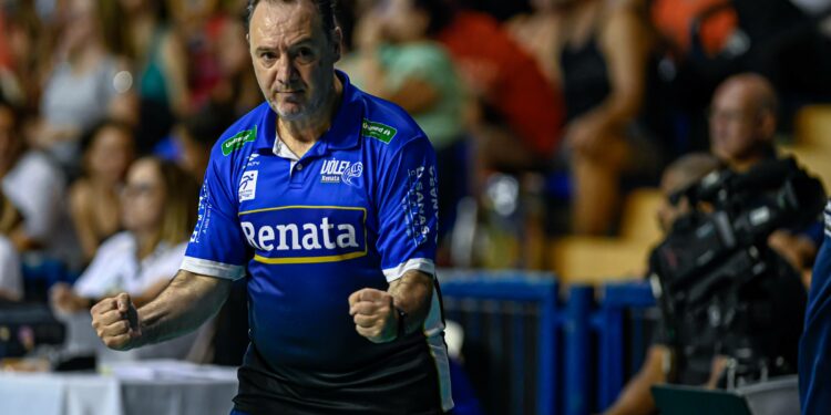 O Vôlei Renata, do técnico Horacio Dileo, disputa vaga nas semifinais. Foto: Pedro Teixeira/Vôlei Renata