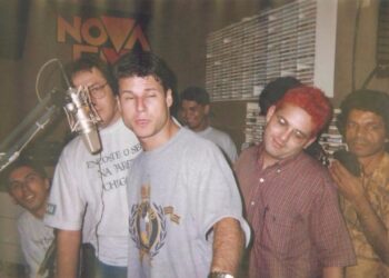 Passagem dos Mamonas Assassinas por Campinas, no fim de 1995, também ficou marcada pela visita da banda aos estúdios da rádio Nova FM. Foto: Reprodução/Facebook