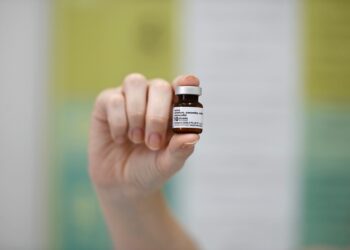 As doses de vacinas contra sarampo e rubéola estão disponíveis em todos os 68 centros de saúde de Campinas. Foto: Rogério Capela/PMC
