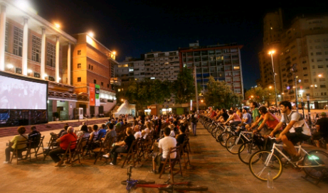 BikeCine oferece cinema ao ar livre em Campinas