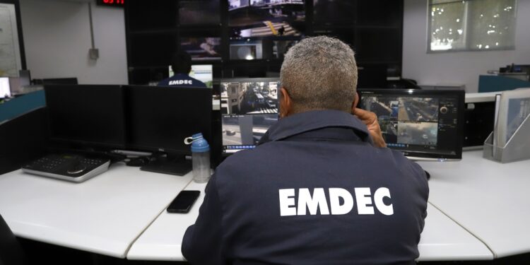 O serviço Emdec Informa, que passa a atender somente com agendamento na sede da Empresa. Foto: Divulgação