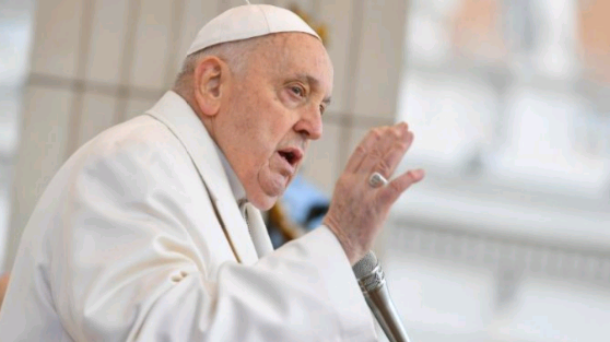 Na mensagem de Páscoa, papa pede paz para áreas em conflito no mundo