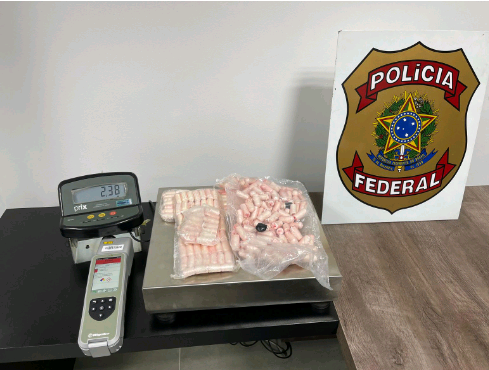 PF prende em Viracopos passageiro com 2,4 kg de cocaína amarrada ao corpo