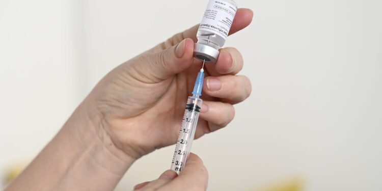 A vacina contra a gripe está disponível nos 68 centros de saúde de Campinas. Foto: Rogério Capela/PMC