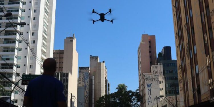 Emdec usa ‘super drone’ em fiscalização do Grupo de Resposta Unificada contra a dengue