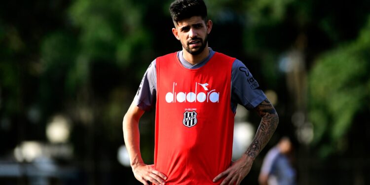 Matheus Régis traz experiência de acesso à Série A com o Atlético-GO no ano passado. Fotos: Marcos Ribolli/Ponte Press