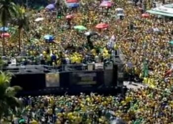 Orla de Copacabana recebeu grande público neste domingo em ato pró-Bolsonaro - Foto: Reprodução/redes sociais