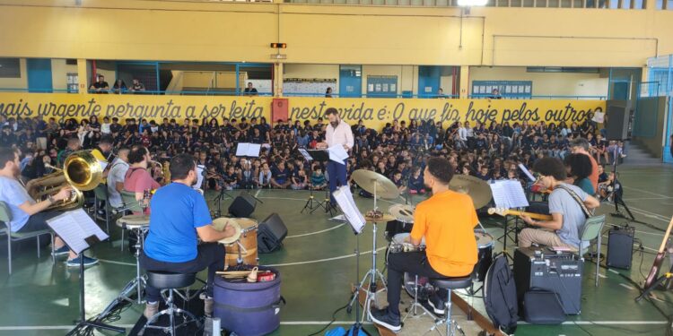 Orquestra Anelo encerra circuito de apresentações no Jardim Florence